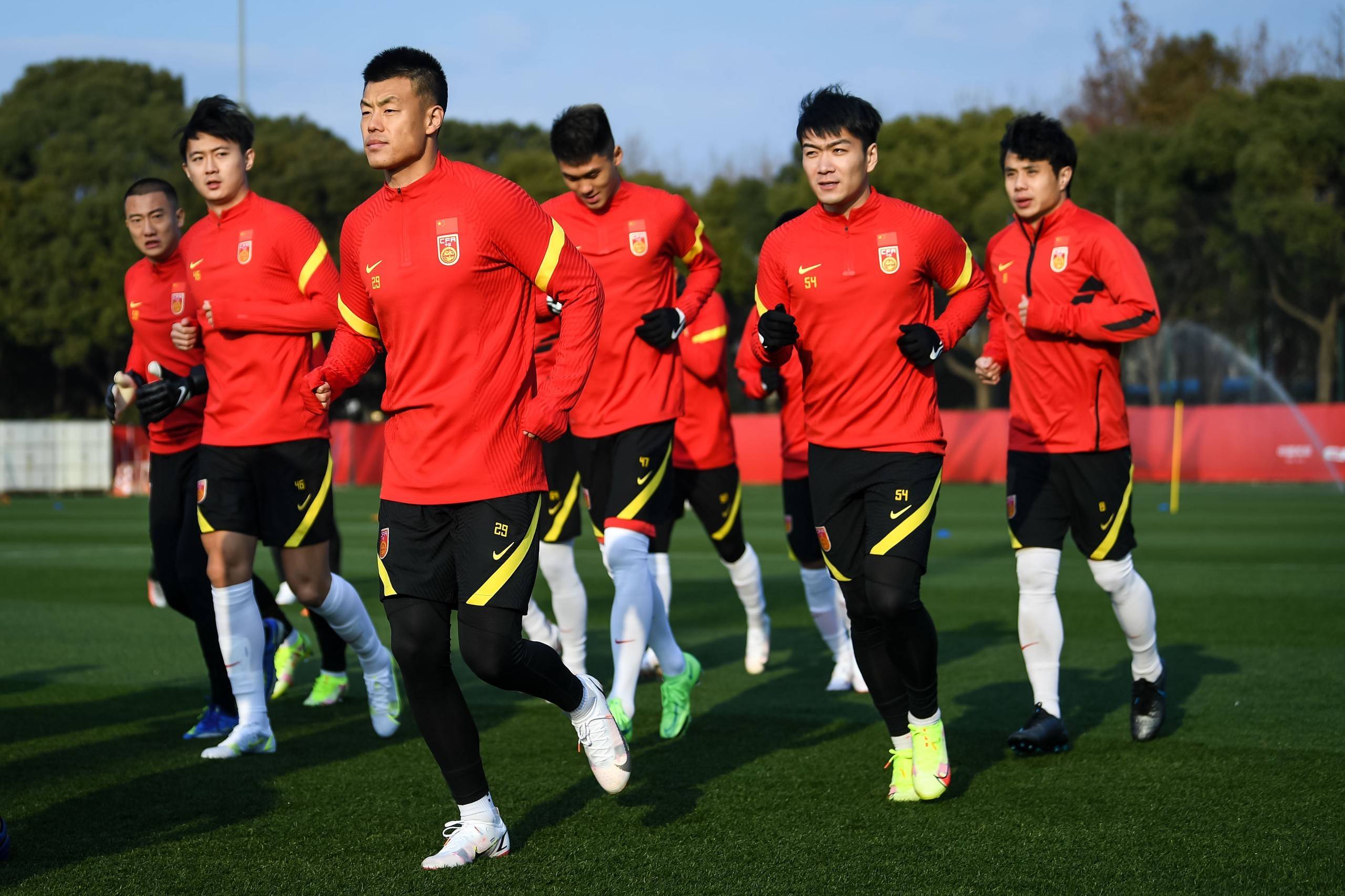 关于中国足球俱乐部在国际比赛中露锋芒的信息